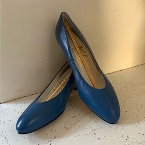 Deadstock Vintage Johansen Leather Blue Kitten Heel Pumps Heels 6.5N 6 1/2Narrow